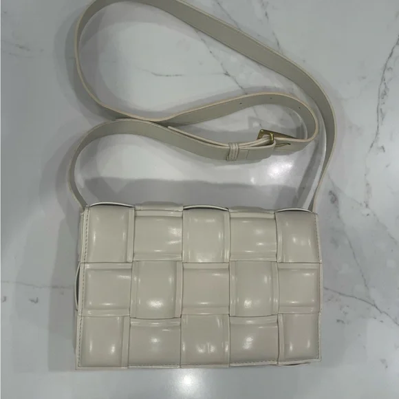 Amazon braided/woven cream crossbody purse - Picture 4 of 14